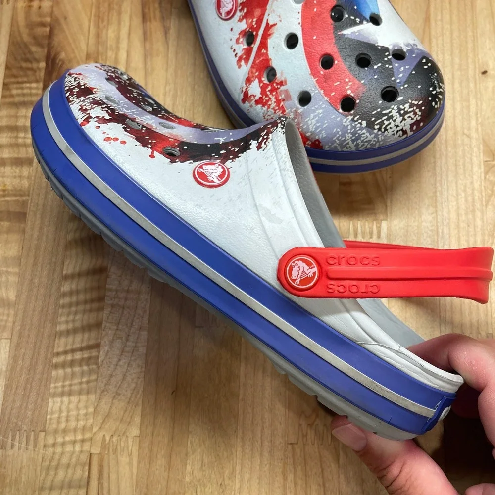 Crocs Marvel Captain America Shield Clogs Mens 6 Womens 8 White Red Blue Shield